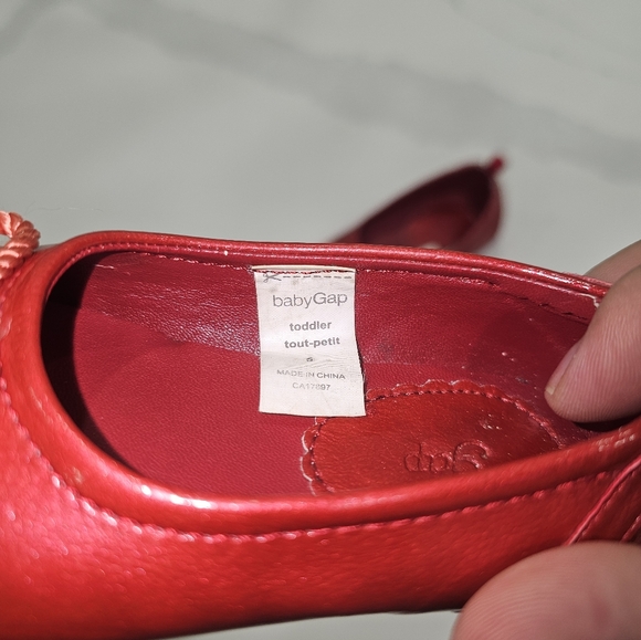 Gap Red shoes For Kids sizes 5 - Picture 3 of 6